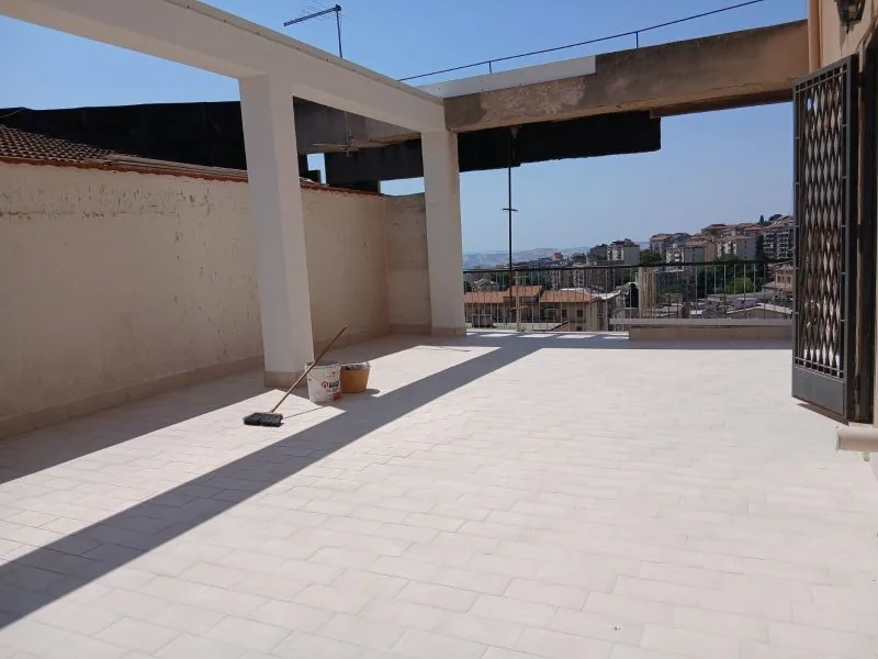 Appartamento con terrazzo in via Gorizia