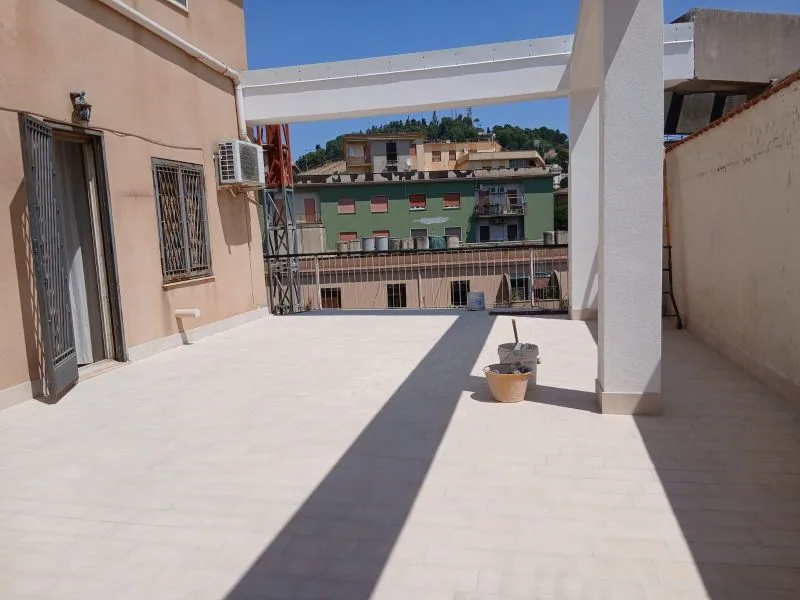 Appartamento con terrazzo in via Gorizia